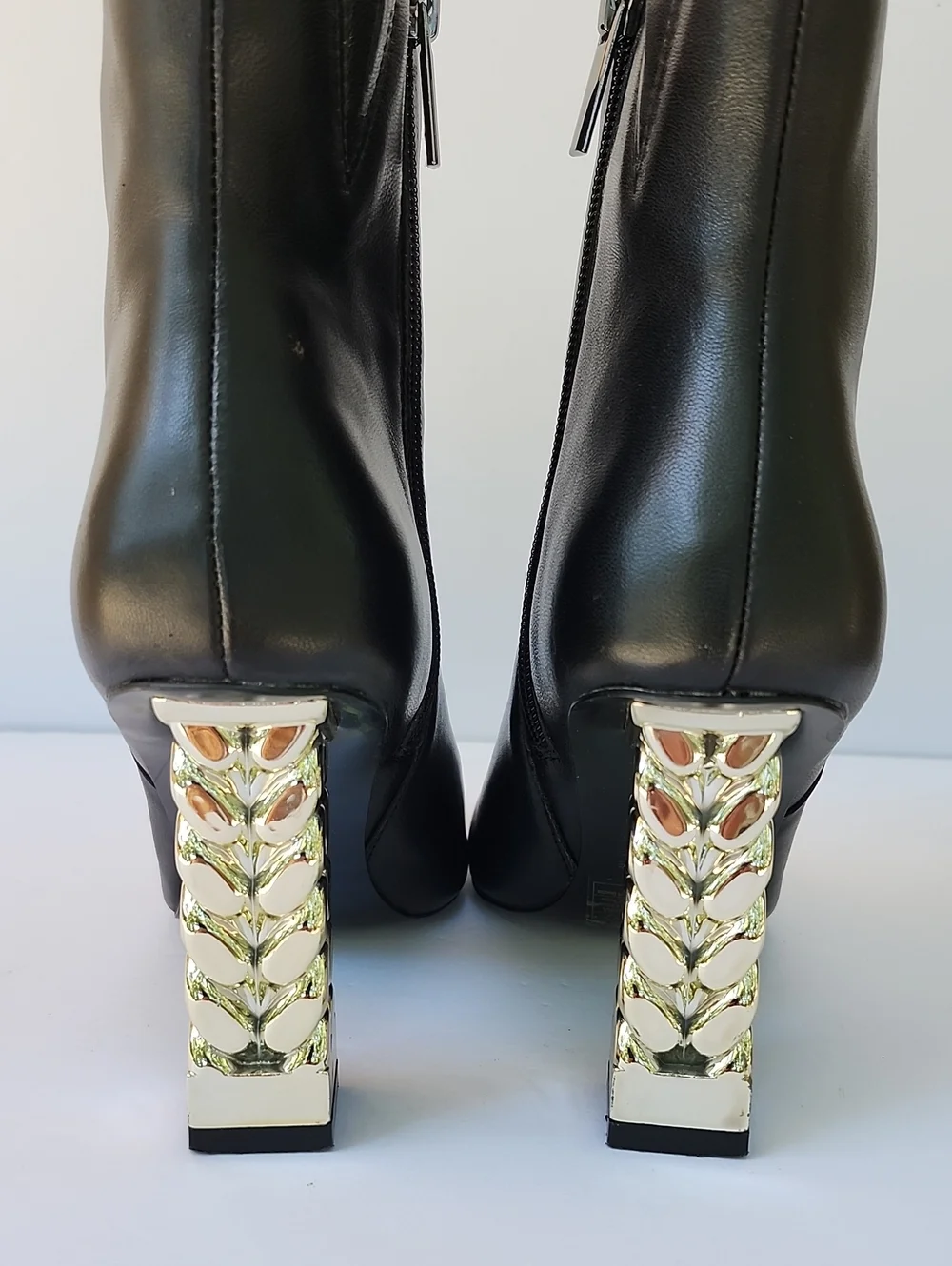 WHITE HOUSE/BLACK MARKET KELSEA LEATHER ANKLE BOOTS